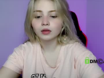 Nude girl shy_blondiee image #3848395