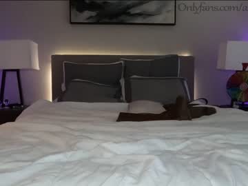 Nude couple ari_lovexo image #1690737