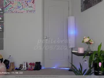 Nude girl petitebrat image #6045468