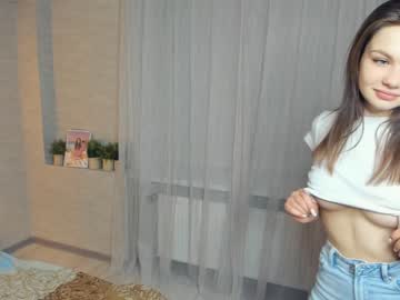 Nude girl smiles_energy image #5904643