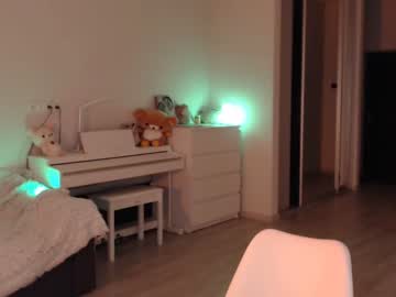 Nude girl uwuxo image #308472