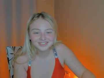 Nude girl shy_blondiee image #3654443