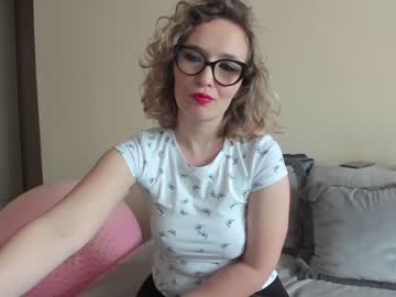 Nude girl emilymilf__ image #3815667