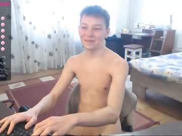 Nude man hugkydo image #3372517